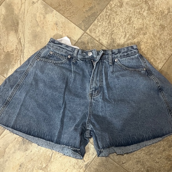Fashion XHT JEANS Women's Shorts WIDE AND HIGH WAISTED LARGE - Picture 2 of 5